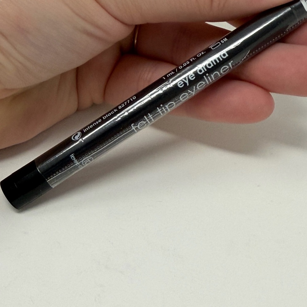 Intense Black Felt Tip Eyeliner